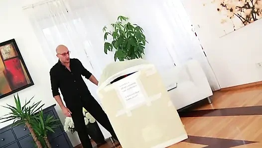 Мягкая азиатская задница Моники для большого твёрдого члена