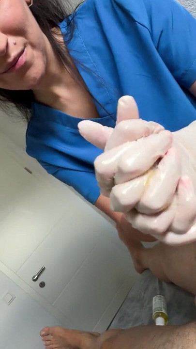 Hot Masseuse Puts On Latex Gloves For A Messy Happy Ending Cumshot | Clip 2