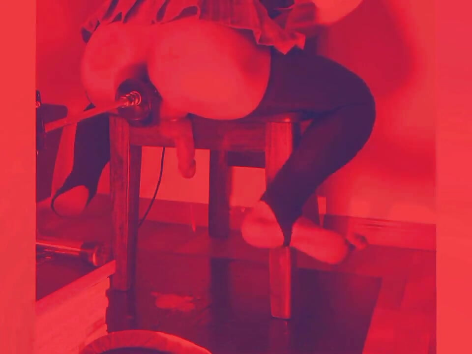 Το Femboy γαμήθηκε σκληρά από αυτόν τον τεράστιο δονητή μέχρι να χύσω γάλα