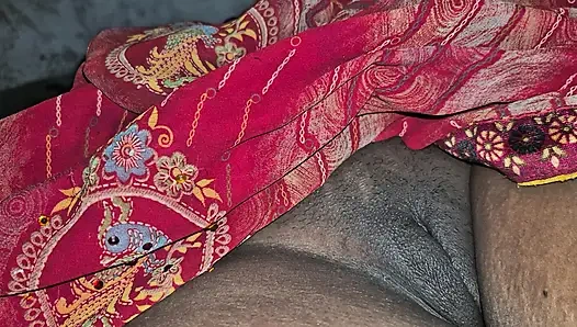 Yağlı ve sert sikişen Hintli amcık masajı