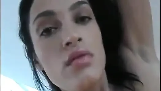 Настоящее любительское домашнее видео: Эмма обожает брать ее одежду