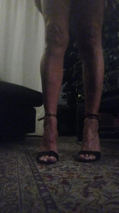Macarena feet