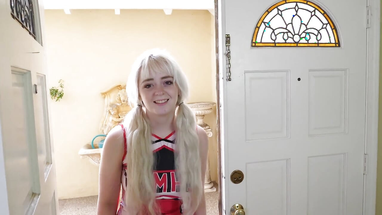 18 Year Old PAWG Annie Archer Goes All the Way!
