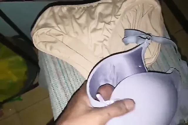 Ngocok pakai CD &amp; bh aahhh sangee croot #12
