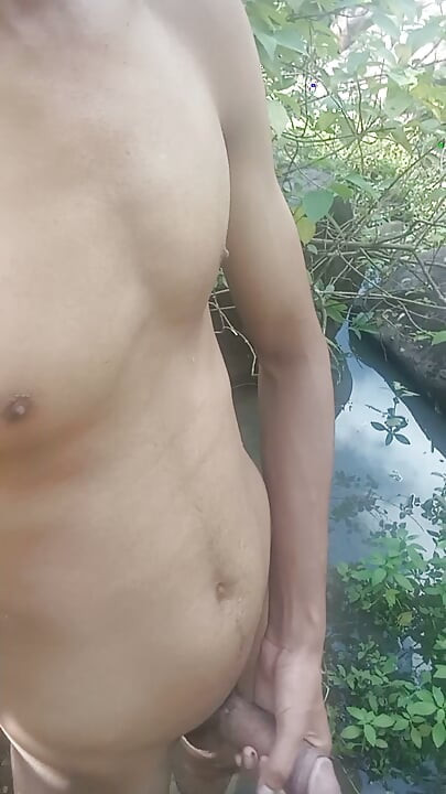 Bhabhi ne apne devar ko apne room mein bulaya sex ke liye jab unke pati ghar par nahin the bhabhi ne apne devar ke sath
