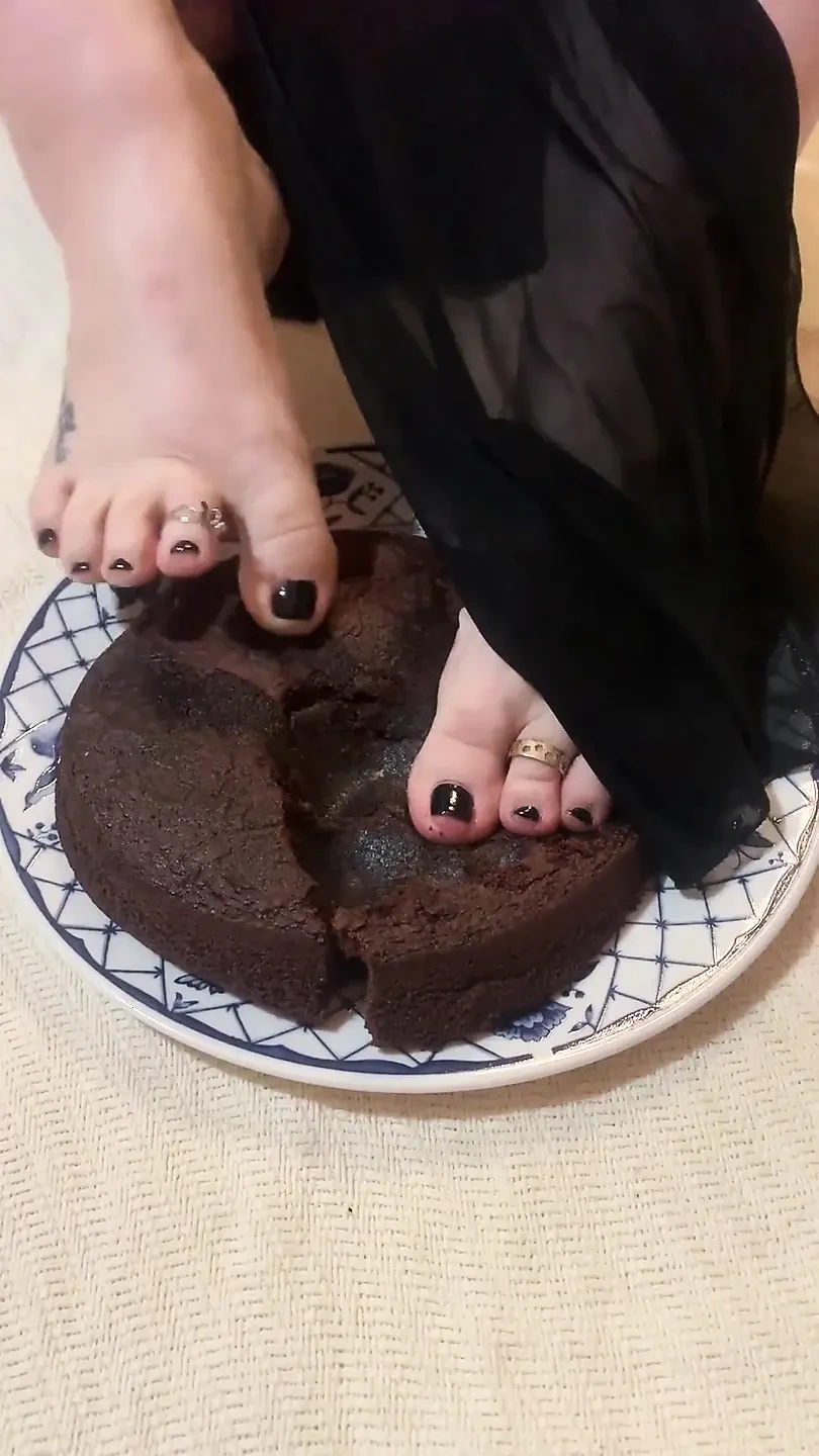 Feet Feet Feet in the Cake