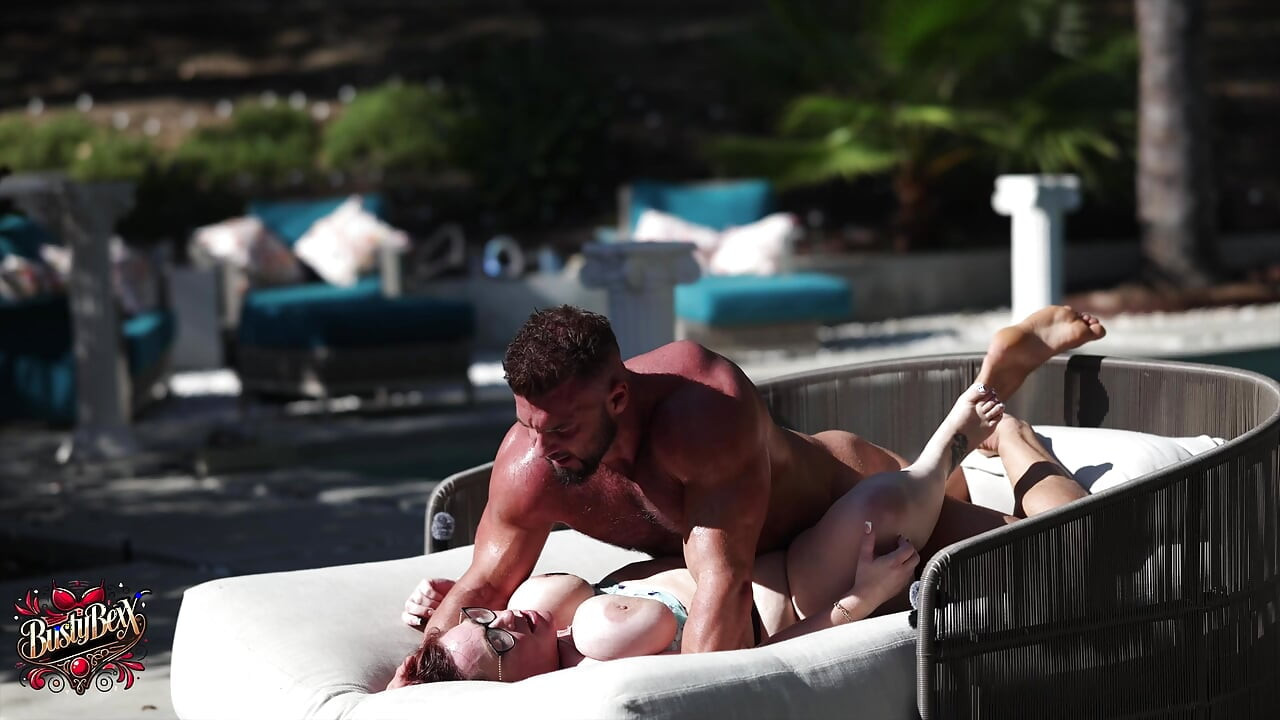 สาวร่านริมสระน้ํา 3 รูใช้ฟรี