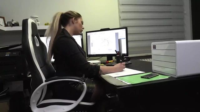 Curvy babe with huge tits solves the problem with sucking and fucking huge cock un the office