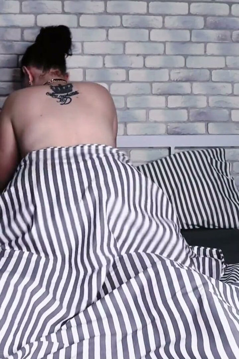 Între gemetele plăcerii fericite de la sex - te umilim și râdem de tine