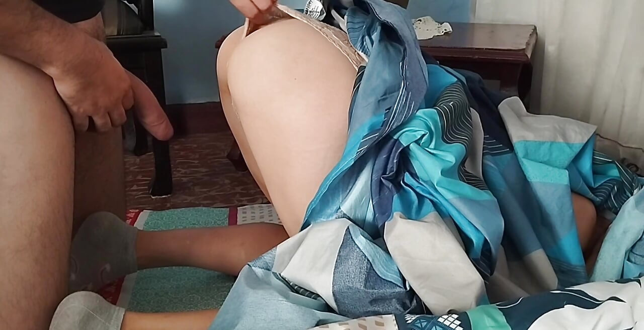 A Panamanian tourist woman with jet-black hair and long ones visiting Colombia gets fucked by a Colombian man