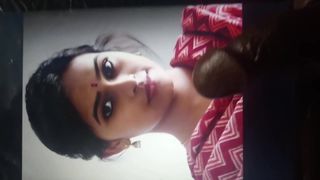 Spuszczanie na tamilską aktorkę sridivya