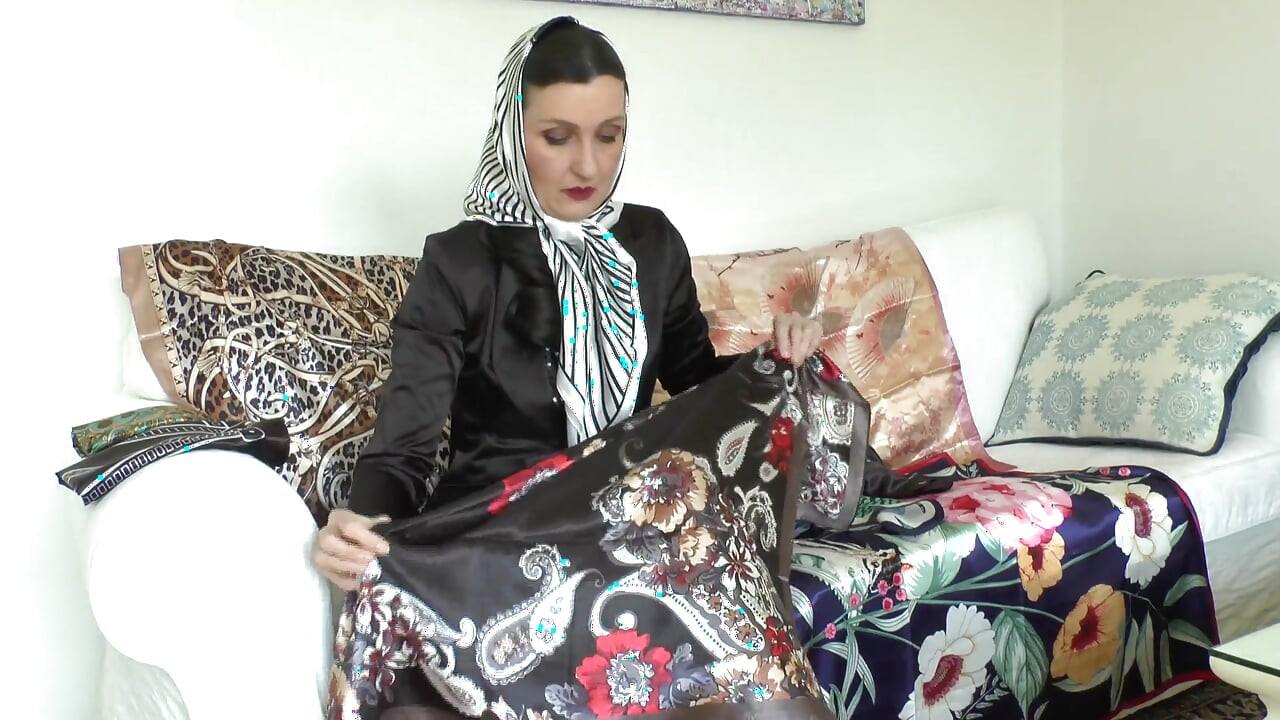 Ημέρα σατέν κασκόλ! Χύσε σε όλο το σατέν μαντήλι μου, Lady Victoria Valente