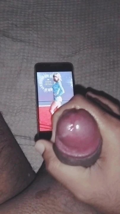 Taylor Swift cum tribute