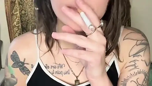 Поклонение подмышке и курение соблазнение Chery Trees