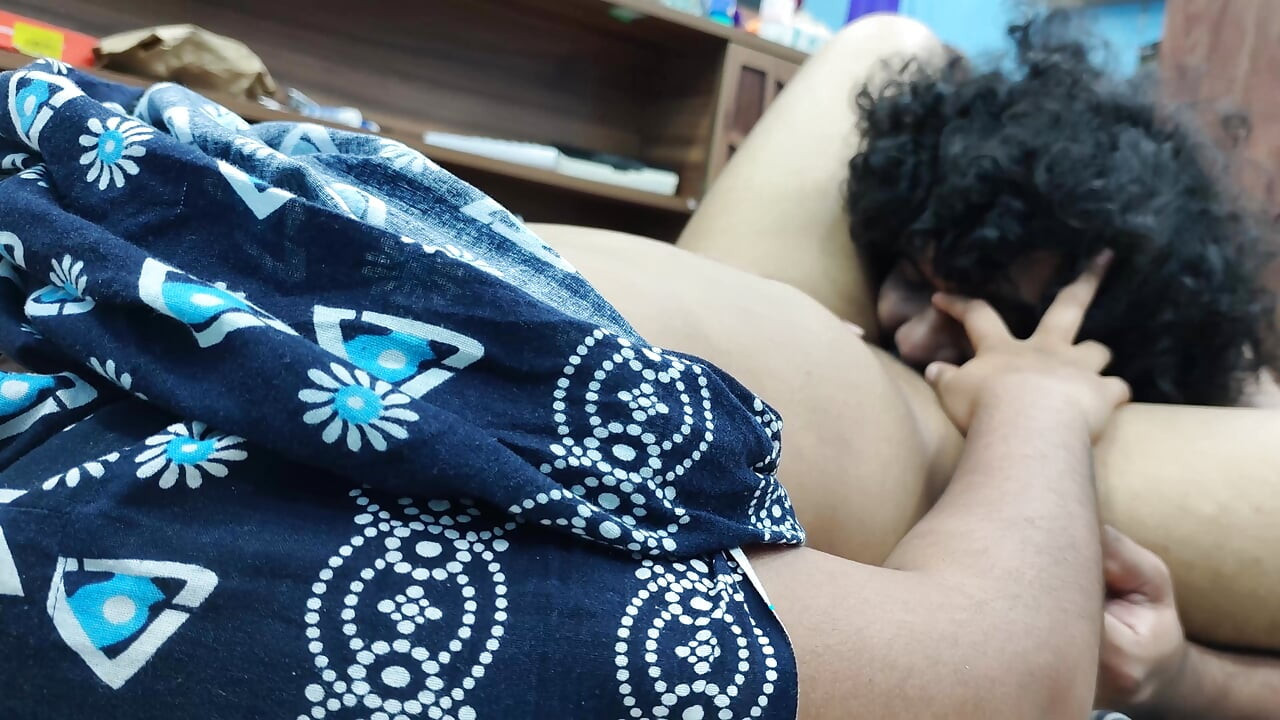 マルの夫が妻の膣を舐める