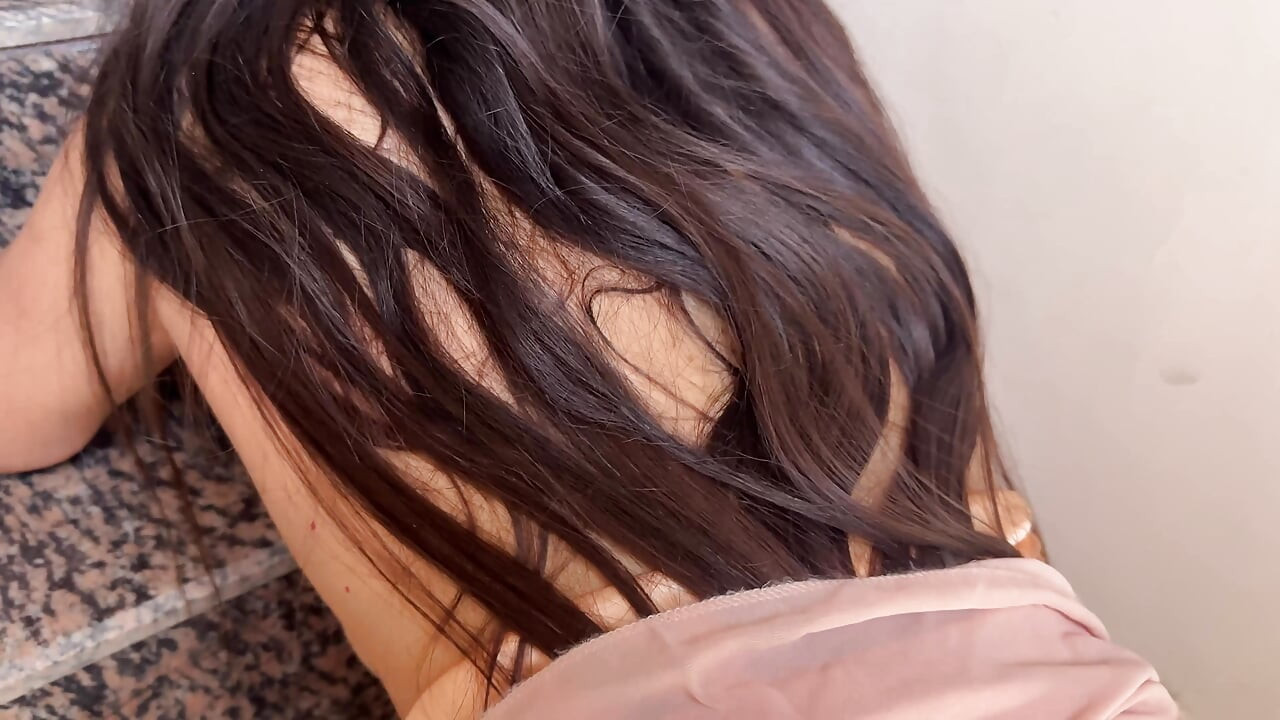 インド系の継娘が継父に激しくセックスされる
