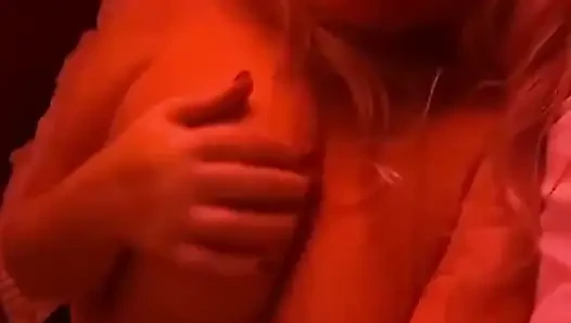 Süßeste träume, sich mit stiefmutter bereit fürs bett zu machen