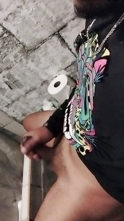 I Come to the Bathroom Because I Need to Pull It