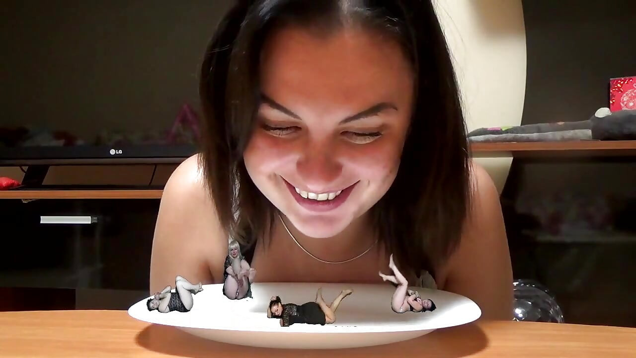 4 kız yiyeceğim. Mmm Yummy!