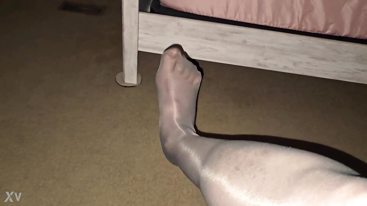 Louise Nylontease Foot Fetish Tease