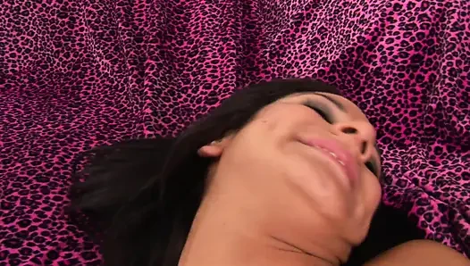 Kedua lubang nadia styles yang lagi sange berat