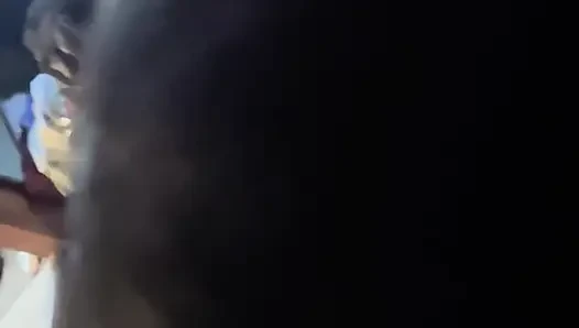 Sürtük üvey kız kardeş yarağımı emmeyi seviyor!!
