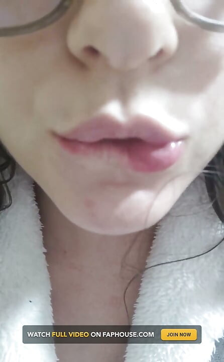 I wish you could face fuck my tiny mouth