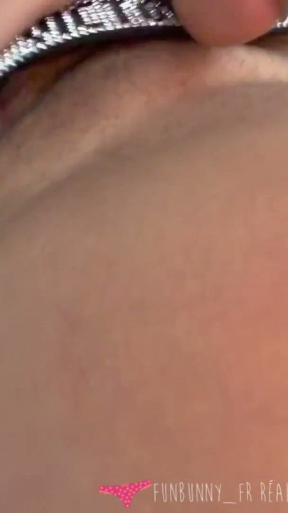 Vends-ta-culotte - Gorgeous French amateur girl is very horny and very eager to masturbates along with you | Clip 1