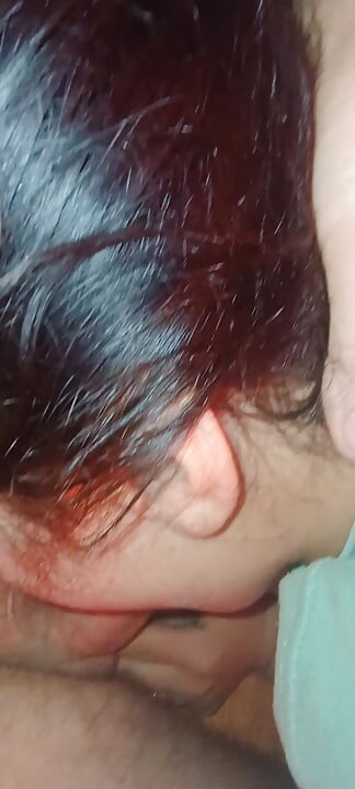 El padrastro me usa como su juguete sexual y me folla en la boca para hacerme una felación cuando quiere su polla