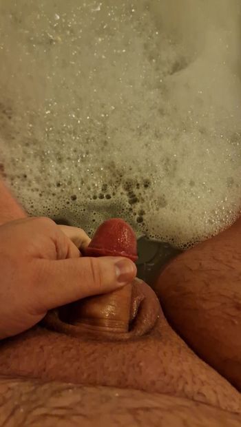 Cum dripping in bathtube
