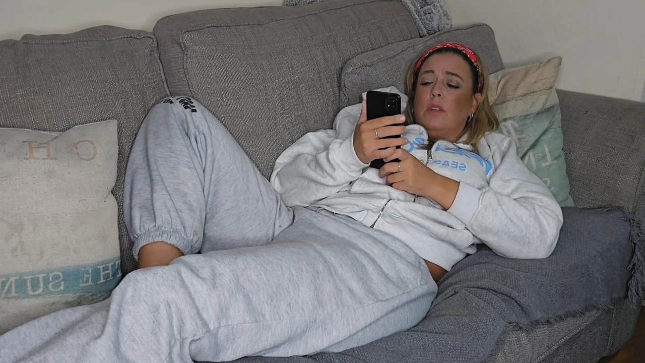Maisie Lewis Fantasy Wank Over the Postie