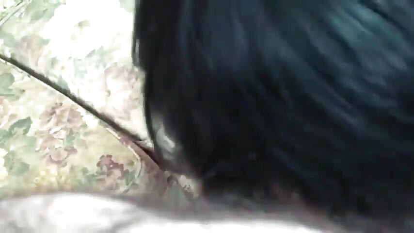 Gagica brunetă excitată Randy suge pula cu spermă în gură