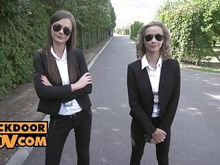 POV - Polizei-dreier mit geilen anal-hussies Tina Kay und Veronica Leal