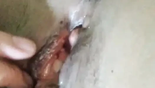 Her iki gün video kamerada seks yapıyoruz.