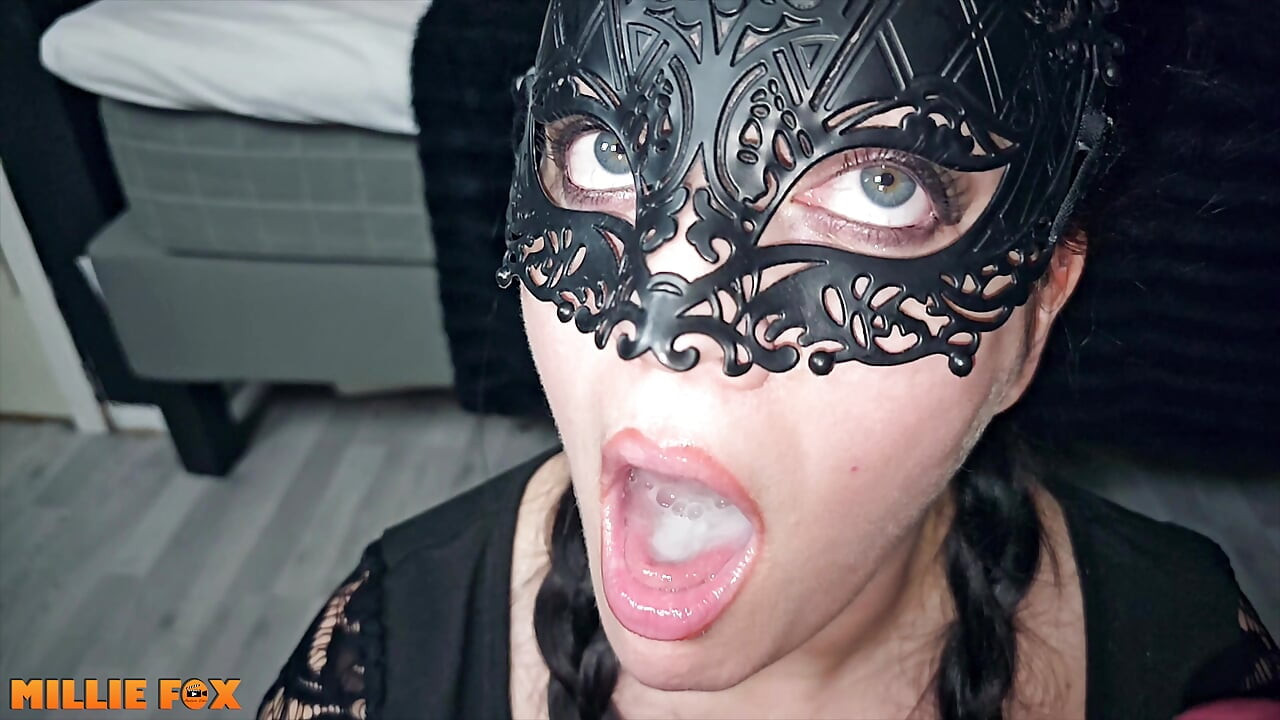 แม่น่าเย็ดเซ็กซี่กลืนน้ําเงี่ยนเยอะมาก - Millie Fox