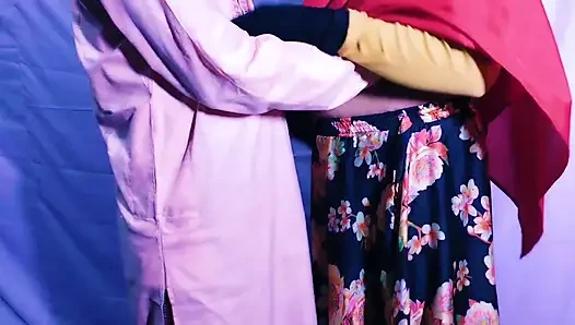 Die heißeste chachi bekam orgasmus, indem sie ihre muschi mit bhatija leckte und chachis mund mit sperma gefüllt durch ein toungsspiel