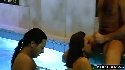 Heisse Pool-Orgie mit oralen Freuden