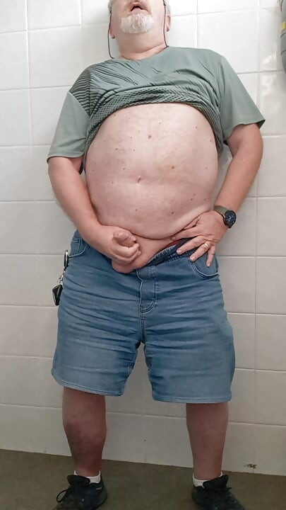 Small handjob in the toilet