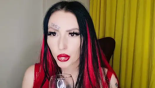 Фетиш плевков. Мистресс сосет лимоны, что было больше слюней для приготовления для специального коктейля из плевков, слюней и пережеваных ли