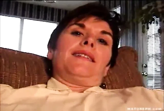 Mature Hairy Leslie in Pantyhose