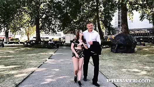 Lara Duro в ее черном нижнем белье дебютирует в приватном видео