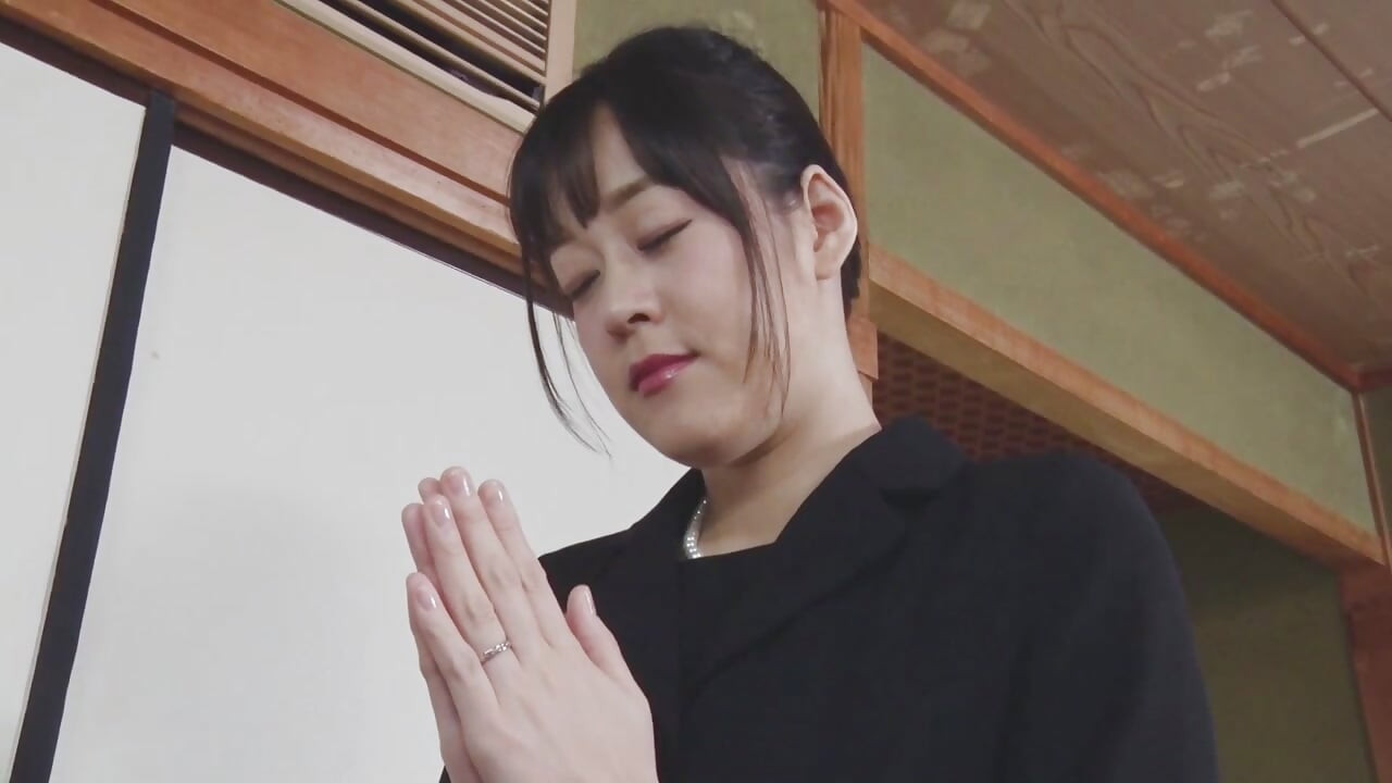 美しい未亡人・佐伯絵里へのAVインタビュー
