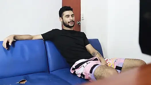 В один тихий день я делю комнату с сводной сестрой, и она сосёт мой член