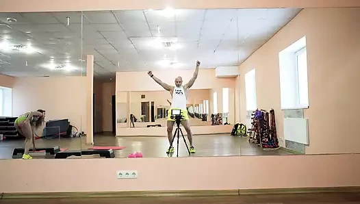 LUSTFUL BABE SEDUCES AND MILK DICK AT THE FITNESS INSTRUCTOR