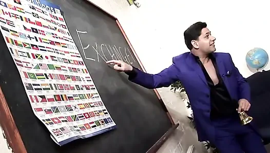 Lezbiyenler amcık yalıyor dildo parmaklıyor