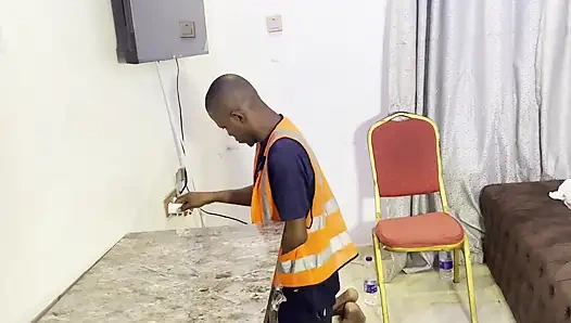 Petite Mistress Called Her Repair Man to Come Fixed Her Television and She Pays Him with Her Pussy