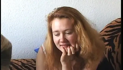 Рыжая тинка с большими сиськами и волосатой киской раздевается на кастинге