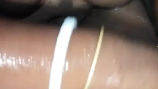 İri göğüslü desi teyze banyo yapıyor