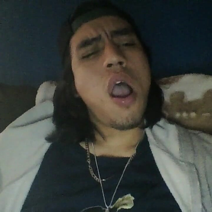 うーん、舌を触ってみて