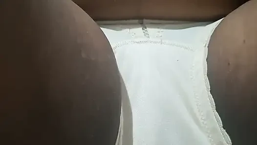 Ibu tiri seksi ini lagi bugil sambil bugil